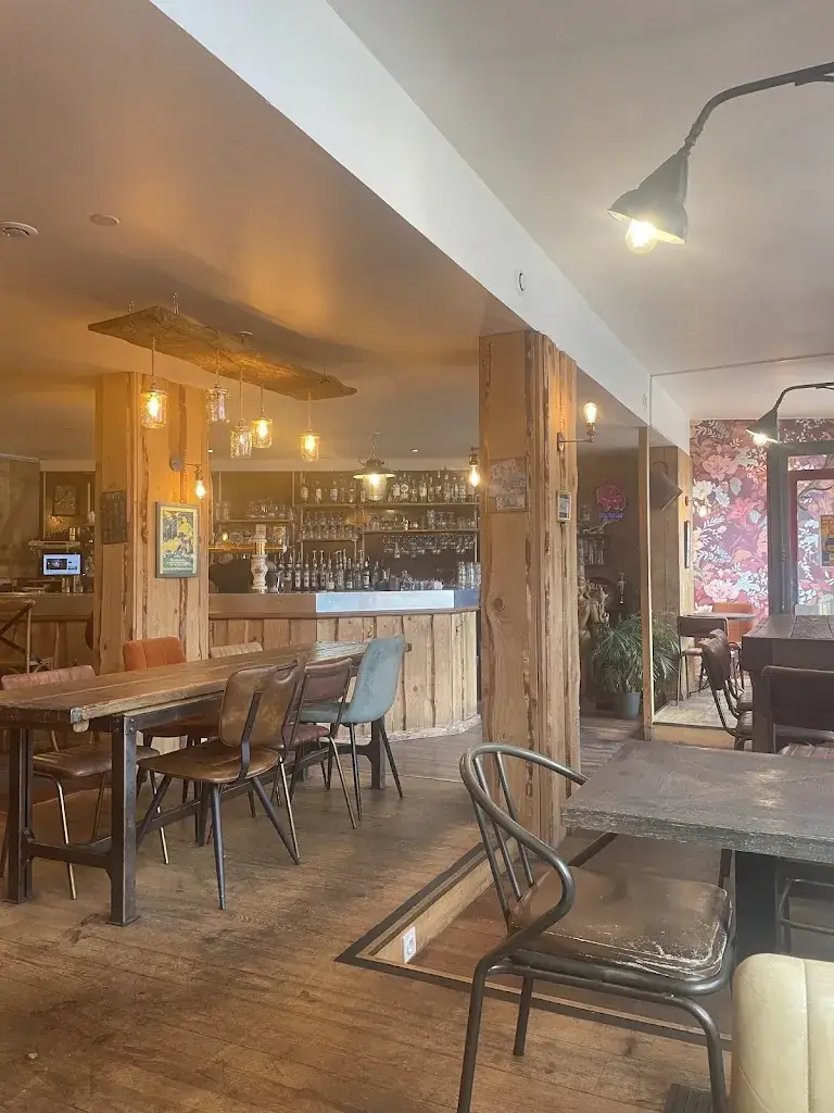 Gabrielle Wu_Sedona Café_Flers_review