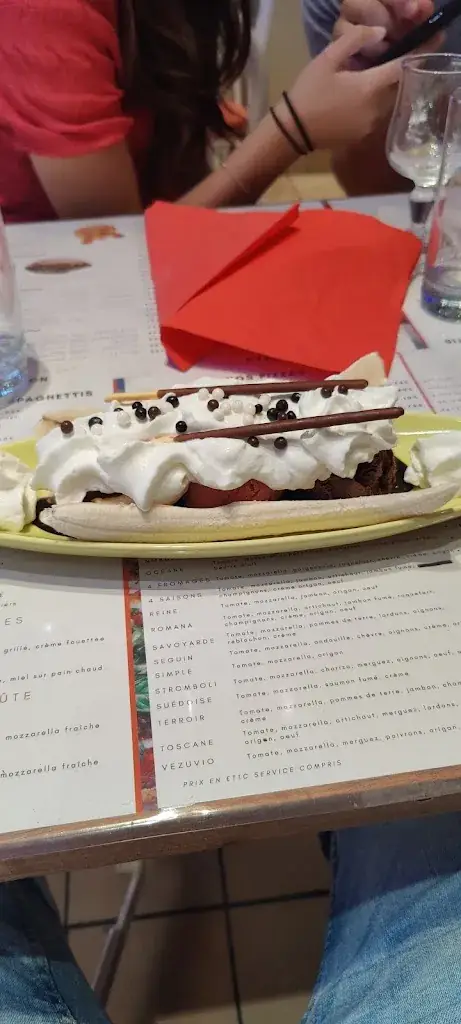 Jonah Zandbergen_La Toscane_Flers_review