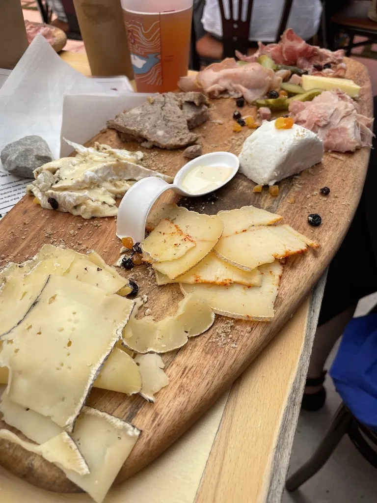 Christine Sharp_Guinguette Insulaire_Charleval_review