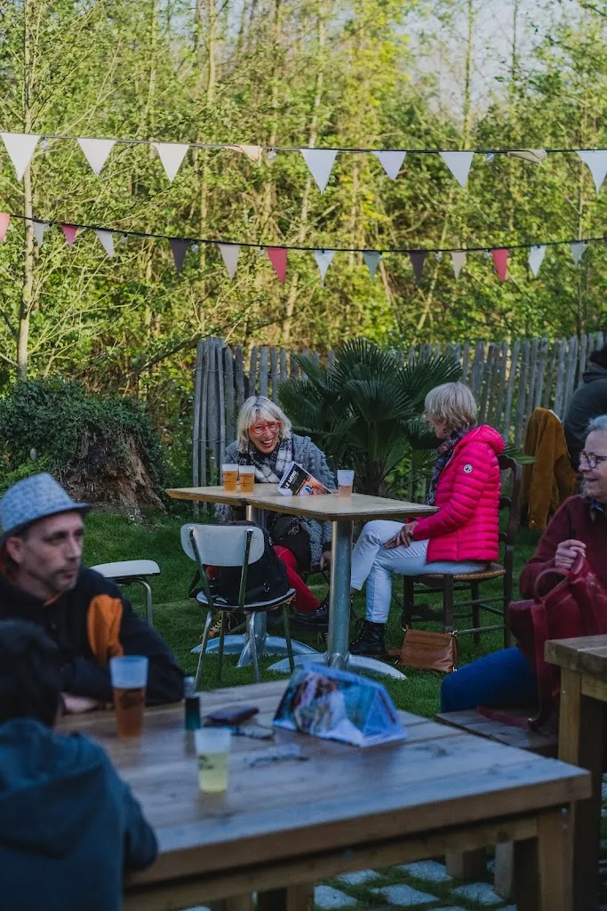 Guinguette Insulaire Restaurant in Charleval