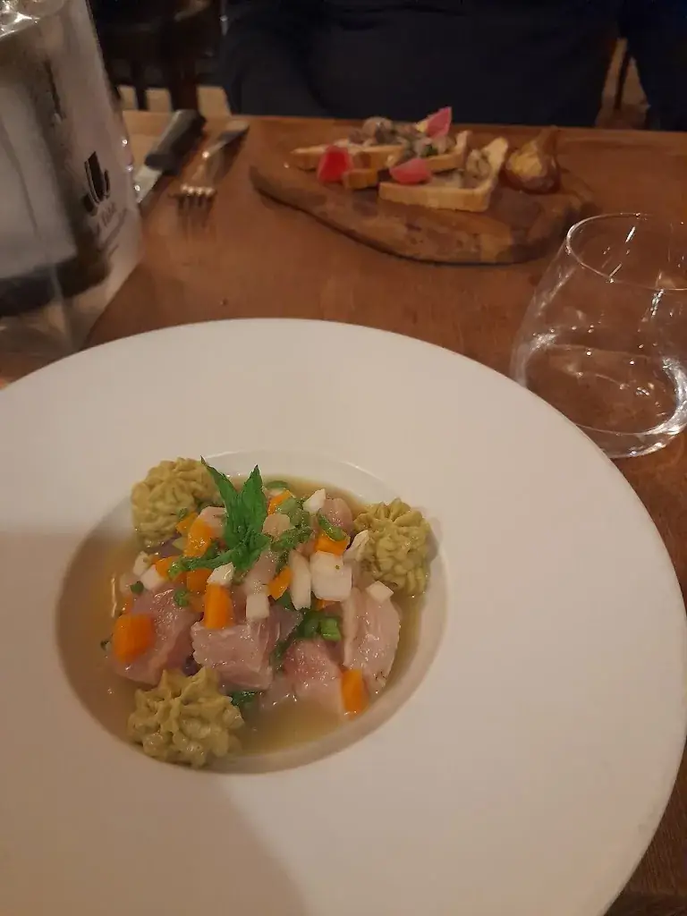 Sara Miller_Les Halles_Lyons-la-Forêt_review