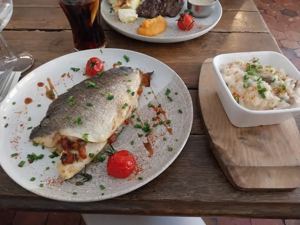 Les Halles_Lyons-la-Forêt_slider_image_2