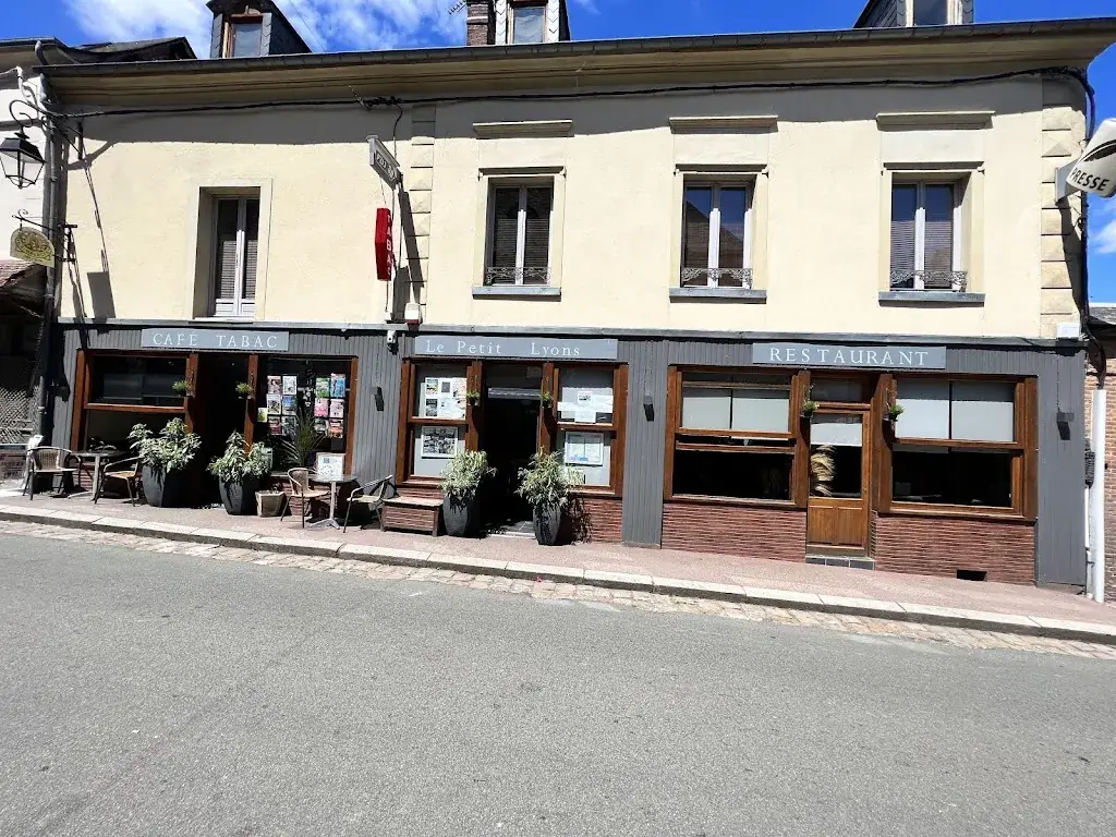 Neil Bailey_Le Petit Lyons_Lyons-la-Forêt_review