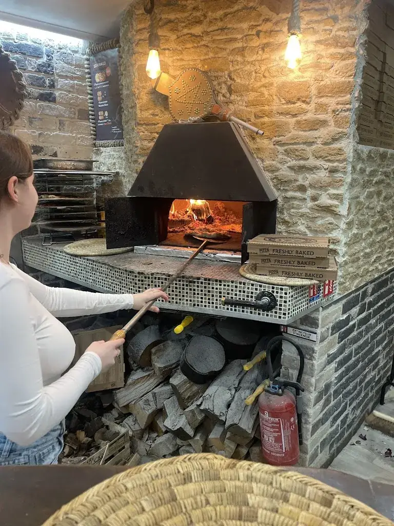 Laetitia Calle_La Cabane à Pizza _Gainneville_review