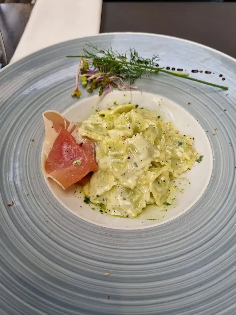 joris huynh_Le 235_Forges-les-Eaux_review