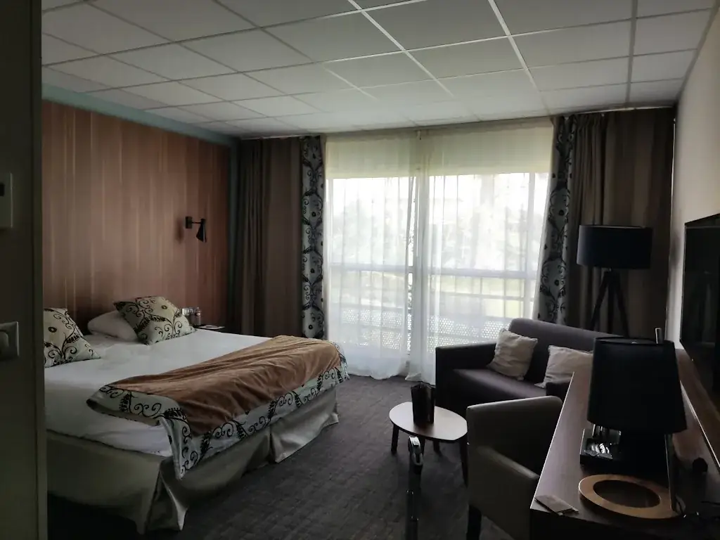 Aya G_ForgesHotel - Domaine de Forges_Forges-les-Eaux_review