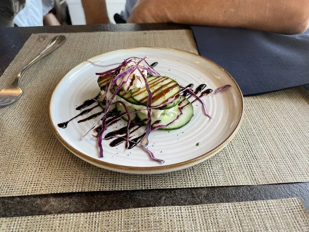 Lynne Steele_Les Dunes_Gouville-sur-Mer_recensione