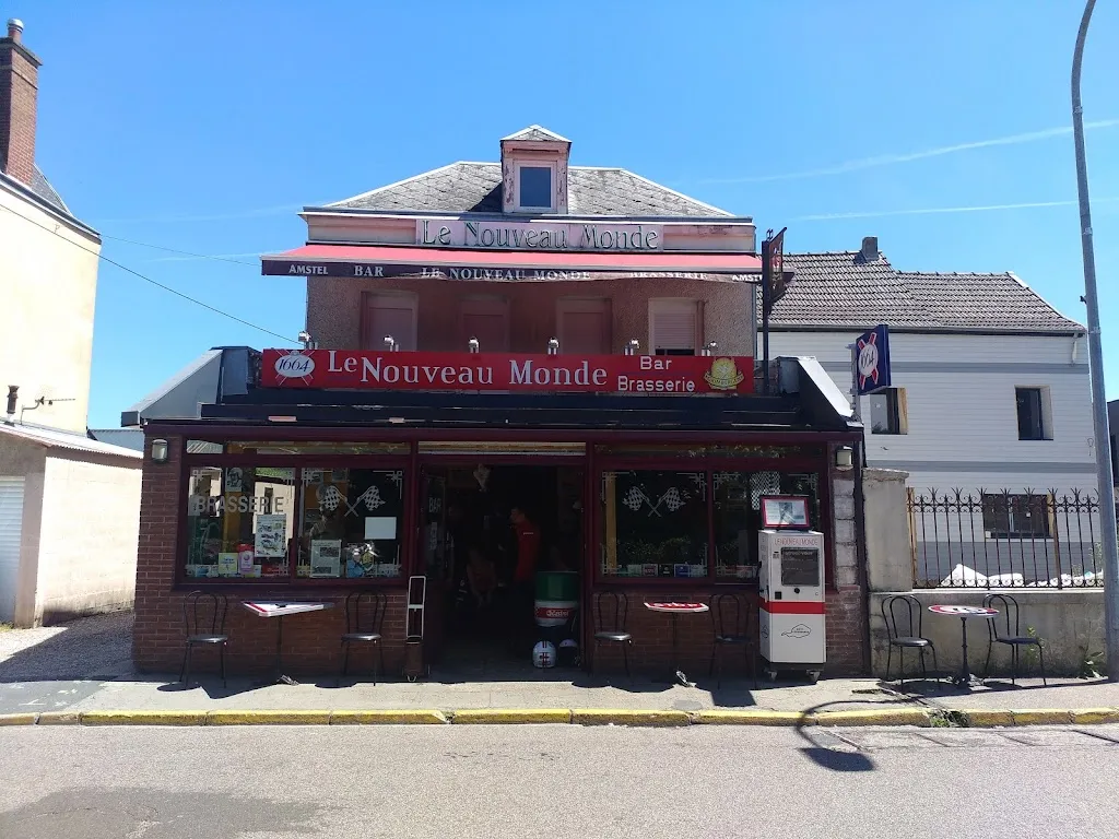 Le Nouveau Monde restaurant in Grand-Couronne