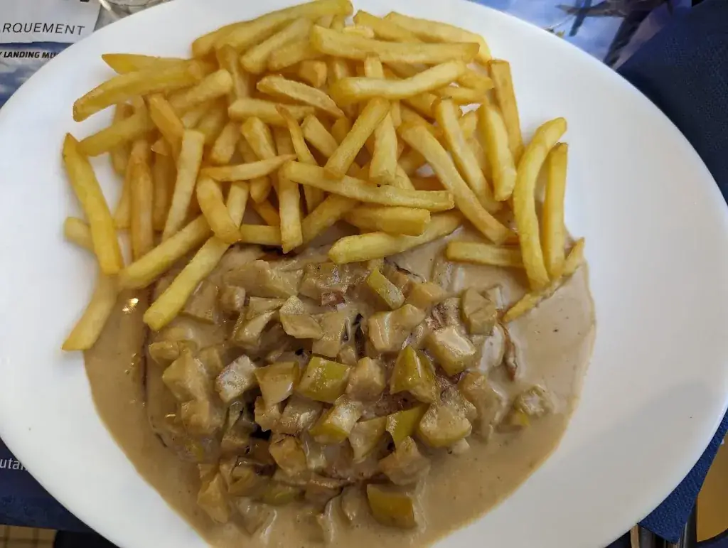 Tia Duncan_La Marine_Grandcamp-Maisy_review