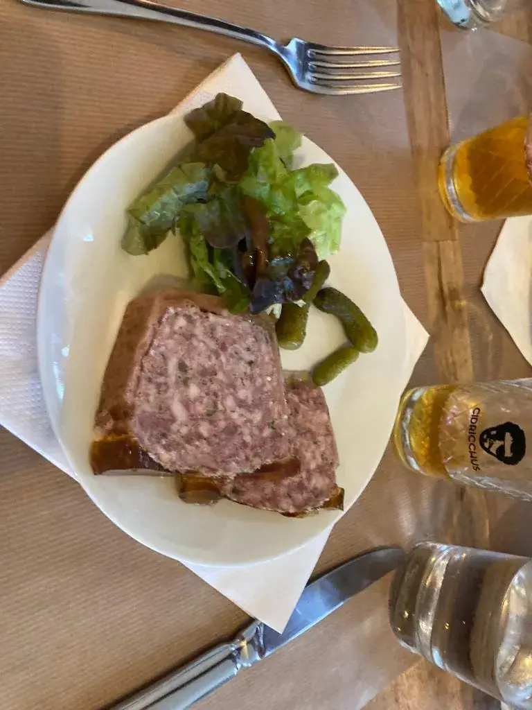 Pieter Jorissen_Les flots bleus_Grandcamp-Maisy_review