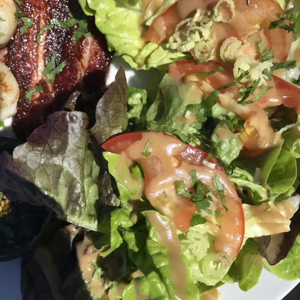 Katja Bell_Les flots bleus_Grandcamp-Maisy_review