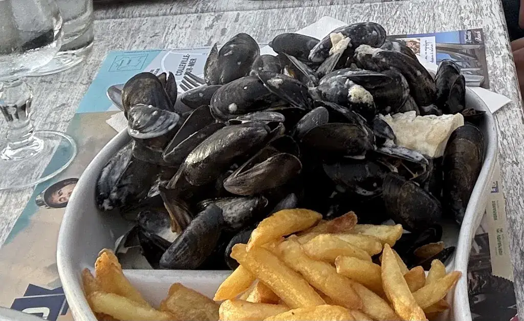 Gyöngyi Katalin TURAINÉ WOLF_Bar de la Plage_Grandcamp-Maisy_review