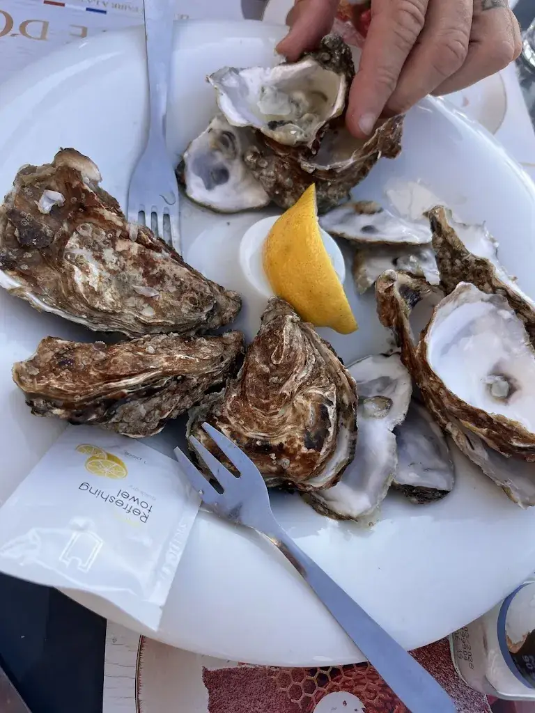 Hensel Family_Bar de la Plage_Grandcamp-Maisy_review