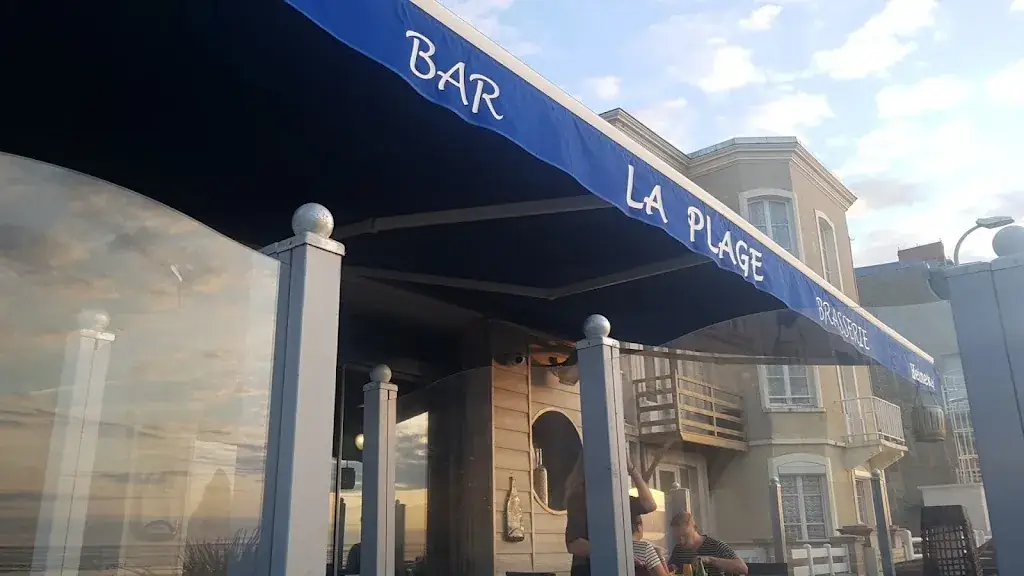 Bar de la Plage restaurant in Grandcamp-Maisy