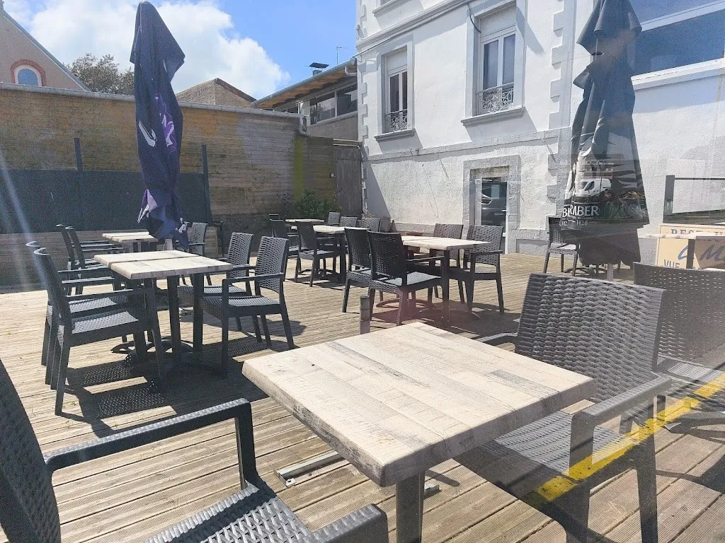 Le Bou'Jou - Restaurant Bar Planches Jeux_Grandcamp-Maisy_slider_image_1