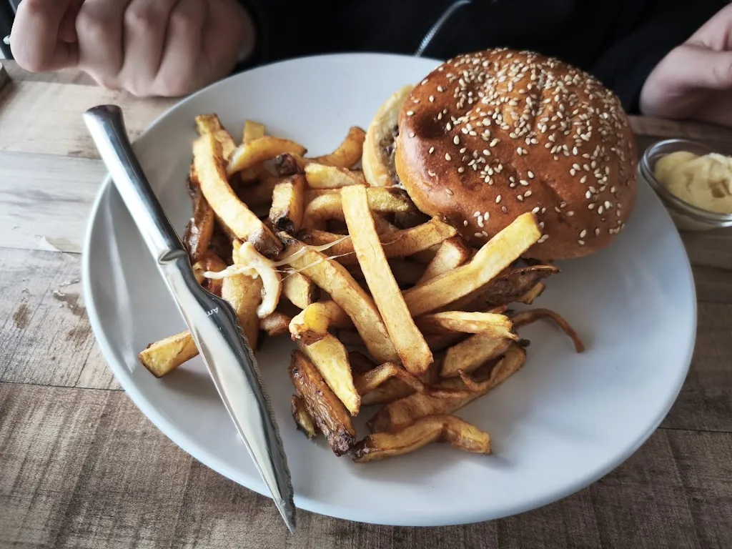 Le Bou'Jou - Restaurant Bar Planches Jeux_Grandcamp-Maisy_slider_image_3