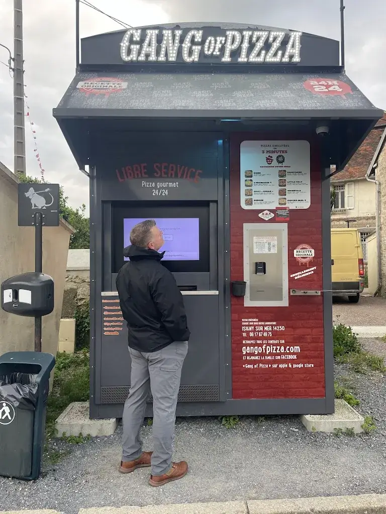 Rebekah Huggins_Gang of Pizza_Grandcamp-Maisy_recensione