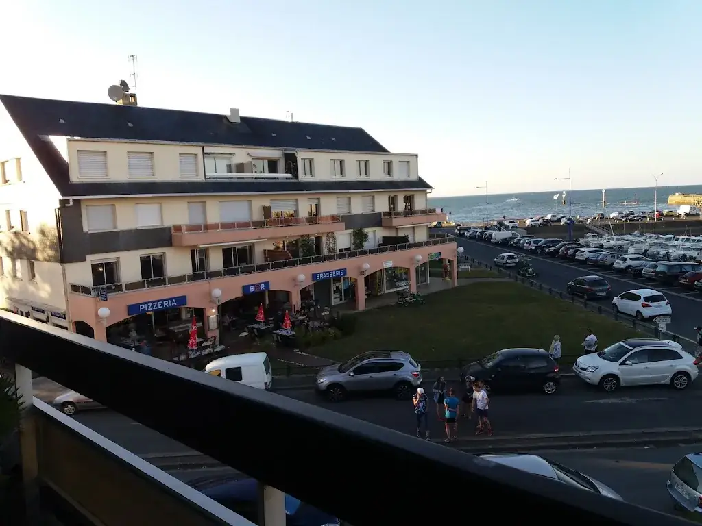 Manulena Sarl restaurant in Grandcamp-Maisy