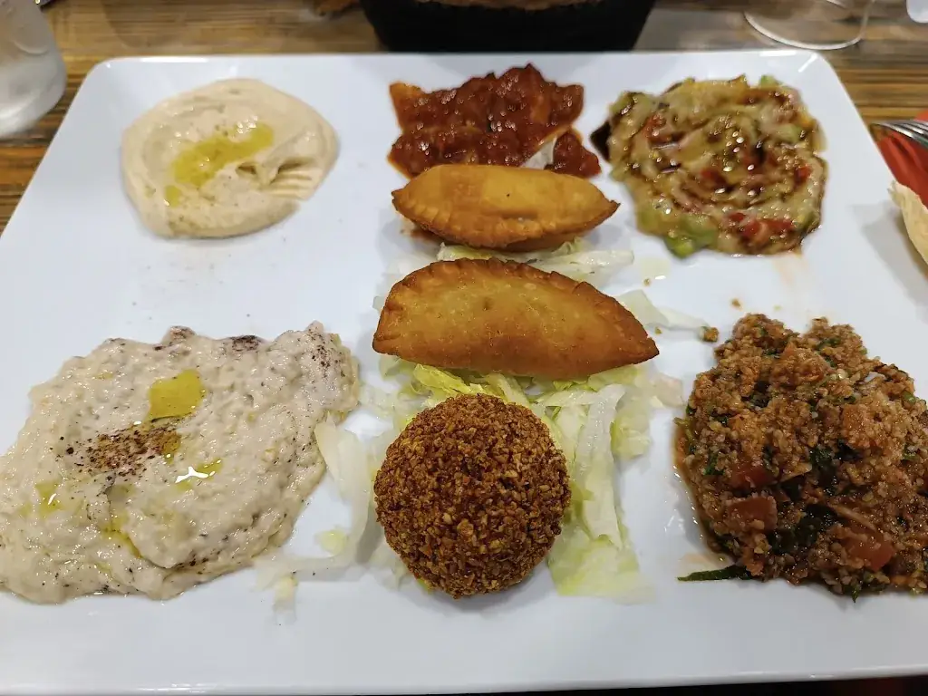 Massimo Trussardi_Layaly Al Sham Restaurant Syrien-Libanais_Givors_review