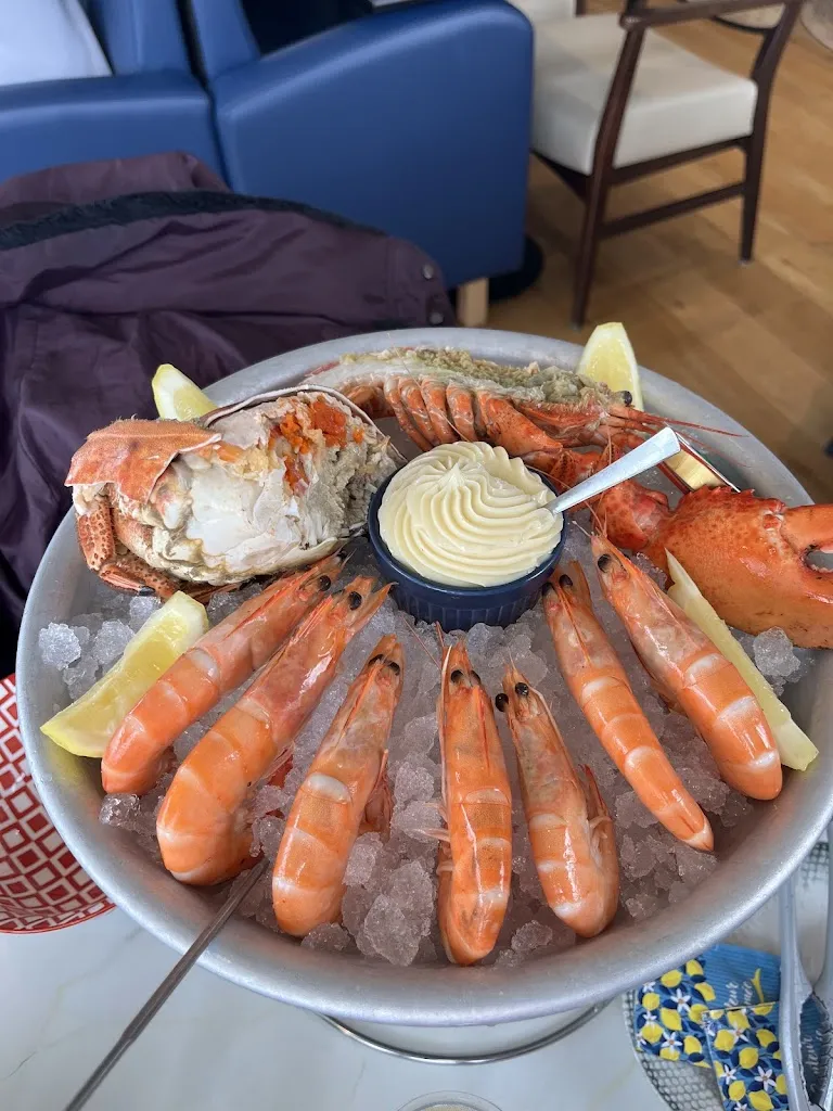 caroline kerswell_La voile bleue_Hautot-sur-Mer_review