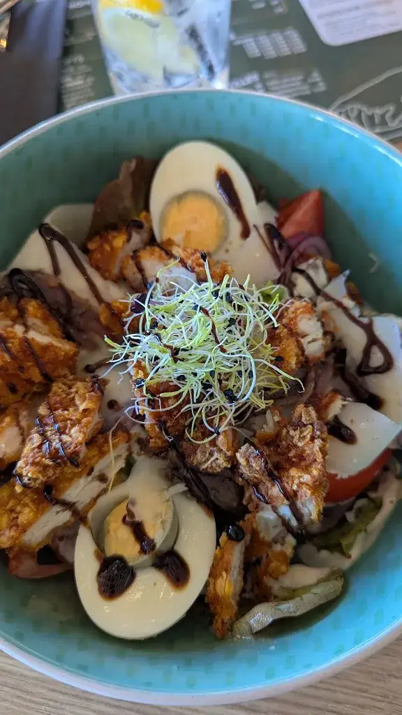 Natalie Isaacson_Les Régates_Hautot-sur-Mer_review