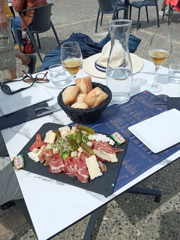 Monica Stringer_Les Régates_Hautot-sur-Mer_review