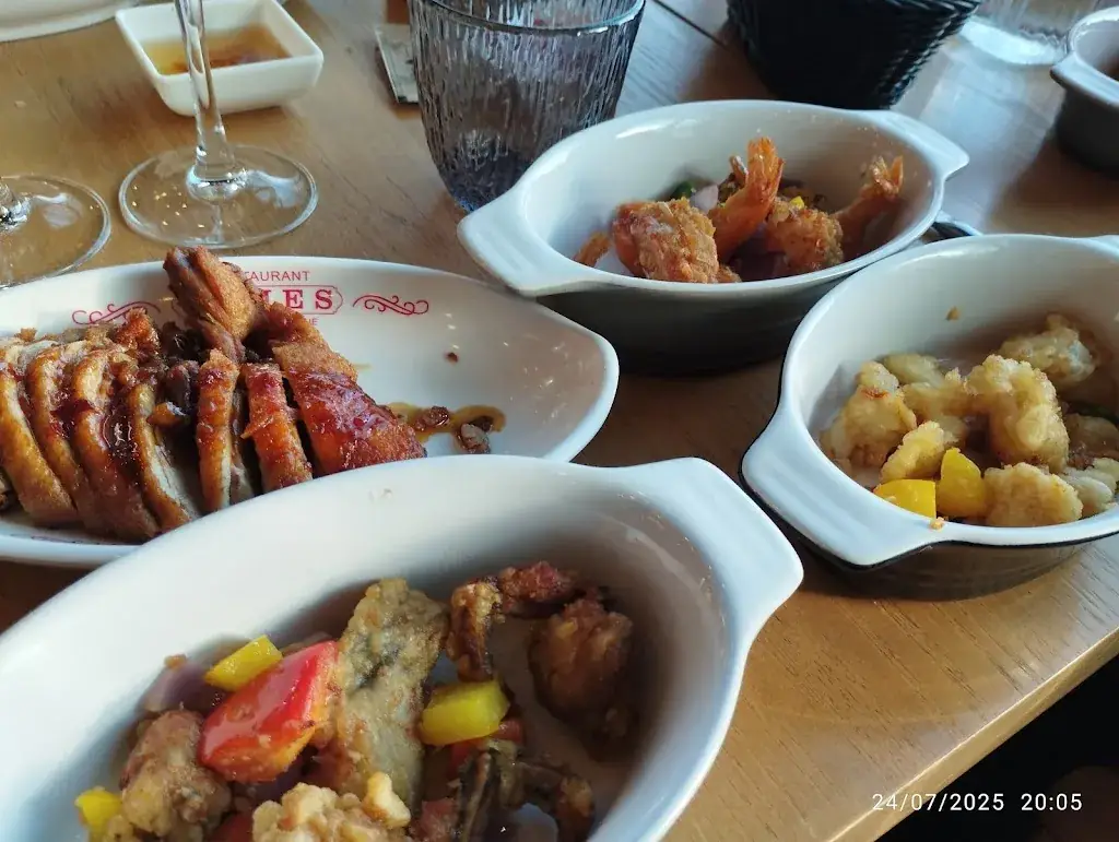 Chez James_Guichainville_slider_image_3