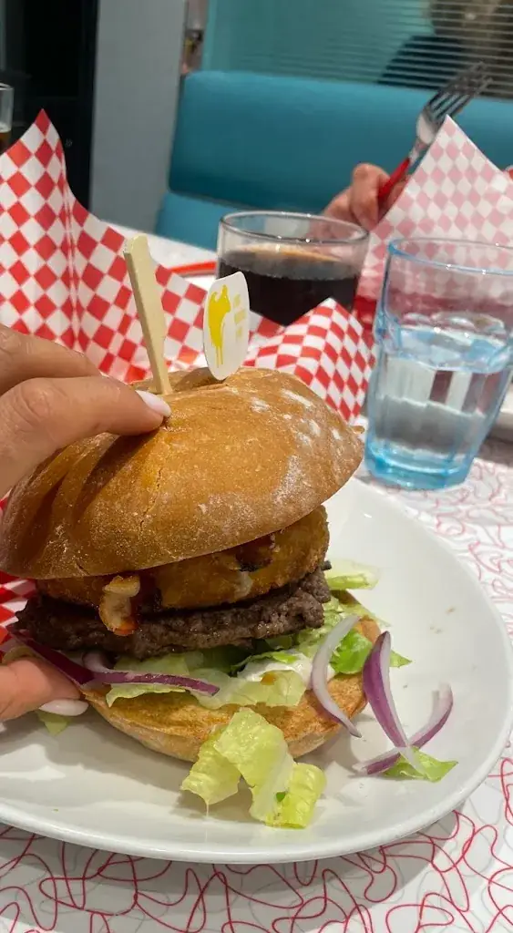 TJ Lham_Holly's Dinner_Évreux_review