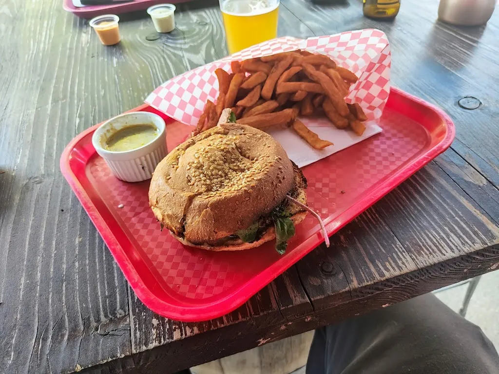 Theo Fraysse_Ô Jours Heureux_Hérouville-Saint-Clair_review