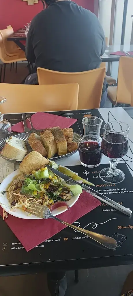 NIKHIL CHANDHRAN_Hildeboldus Heudebouville_Heudebouville_review