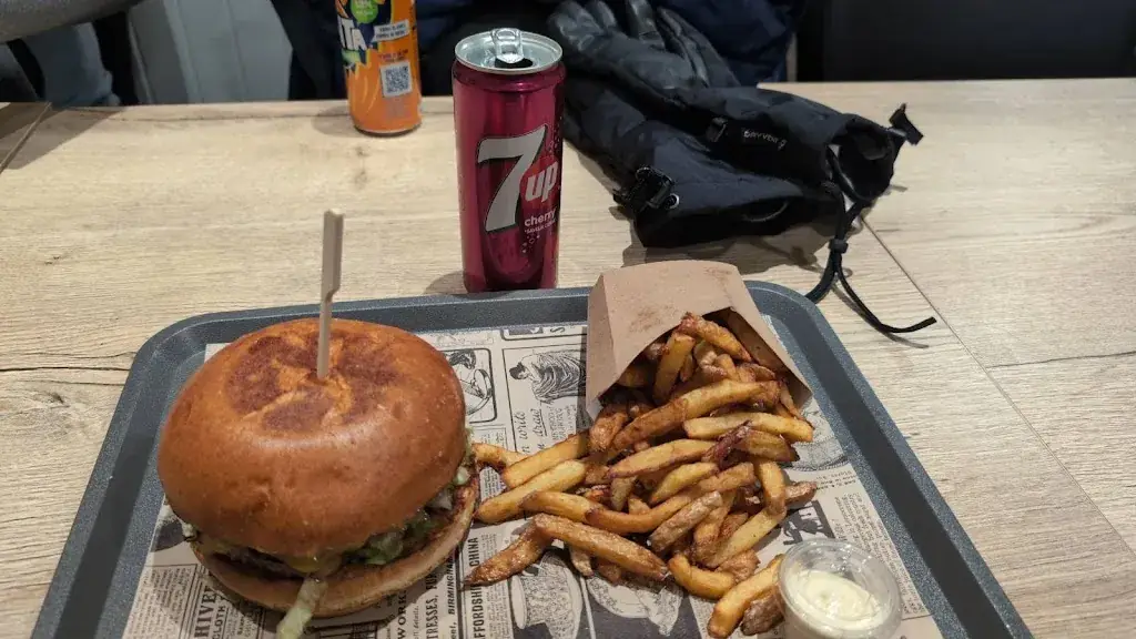 Ian Hall_Boosh B_Pacy-sur-Eure_review