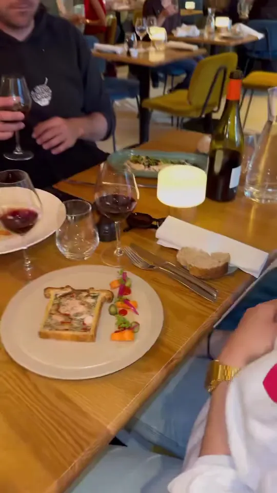 Les passantes_Houlgate_slider_image_2