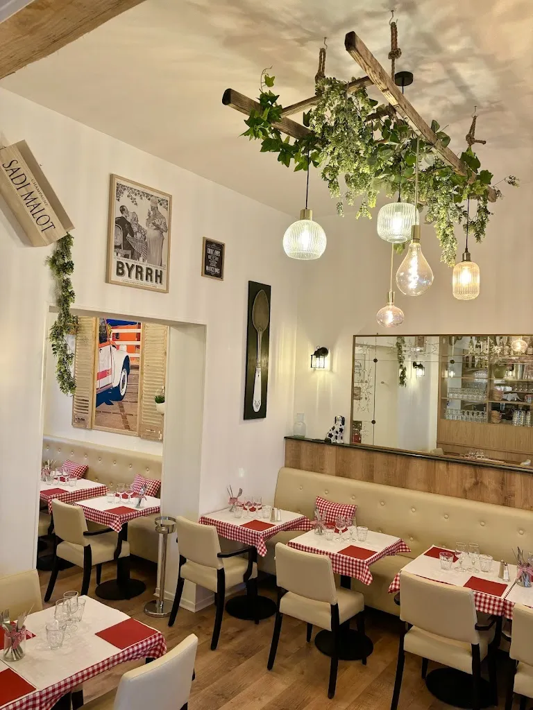 AUTHENTIC restaurant_Houlgate_slider_image_1