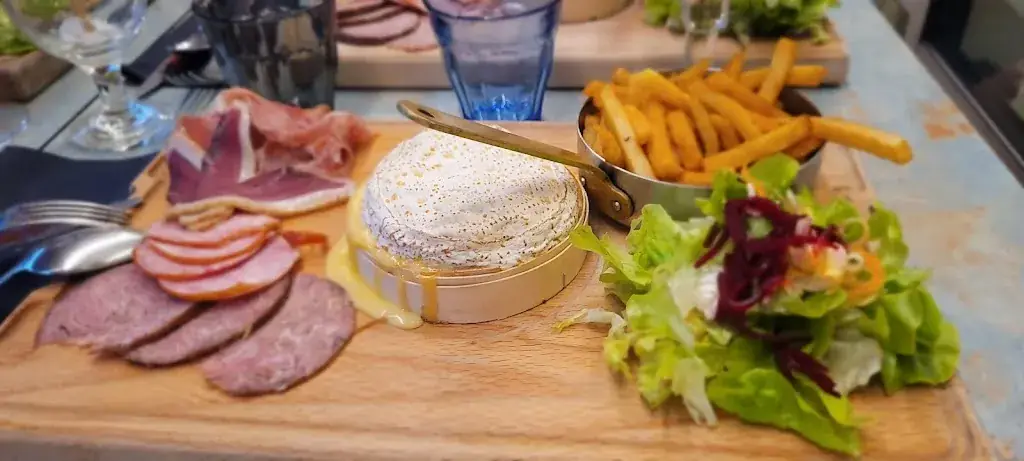 Les Halles_Houlgate_slider_image_3