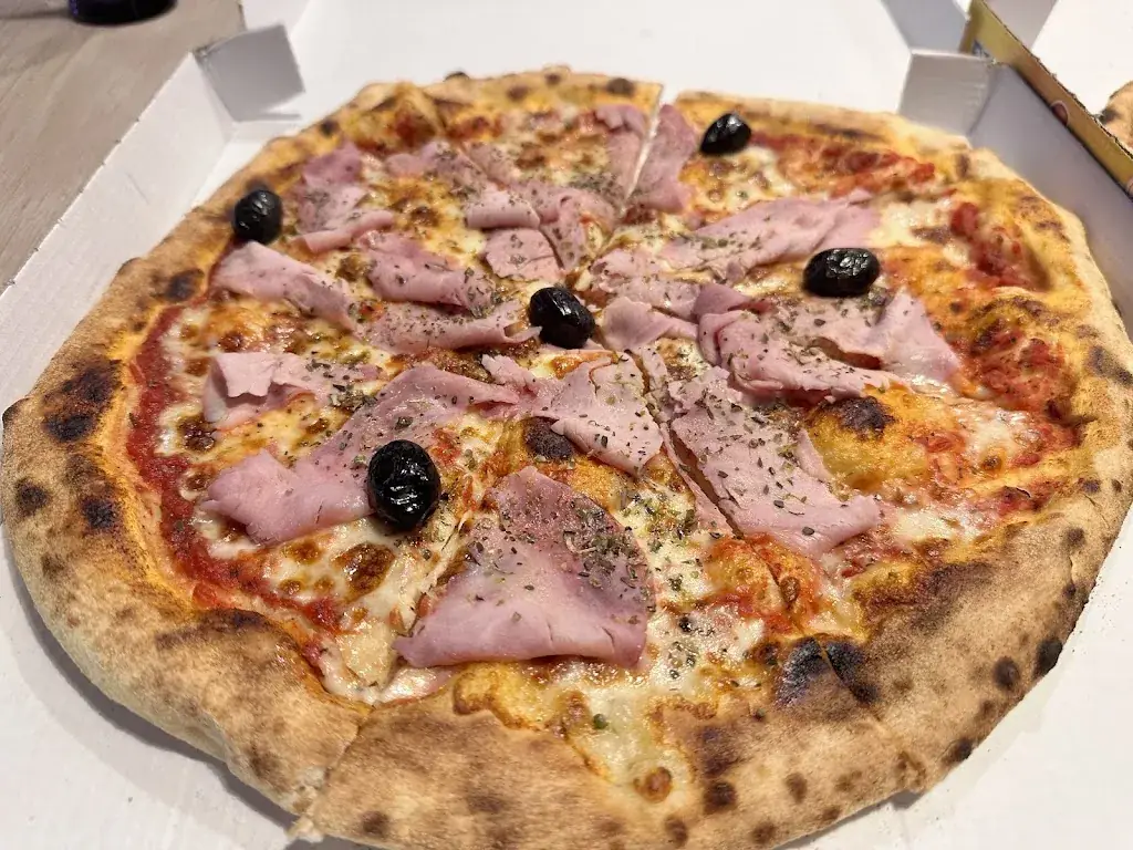 arnaud B_La pizza du plateau Chez Peppino_Givors_review