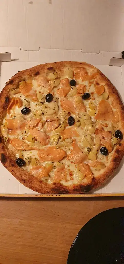 Anissa ROSTIN_La pizza du plateau Chez Peppino_Givors_review
