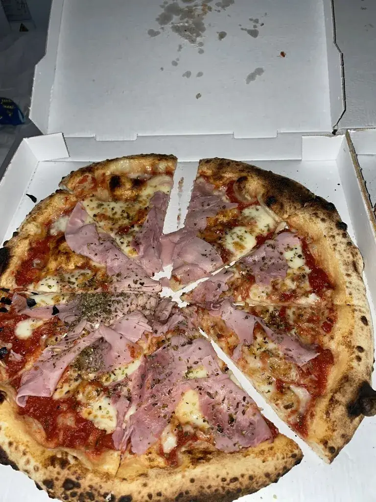 Kimly Lim_La pizza du plateau Chez Peppino_Givors_review