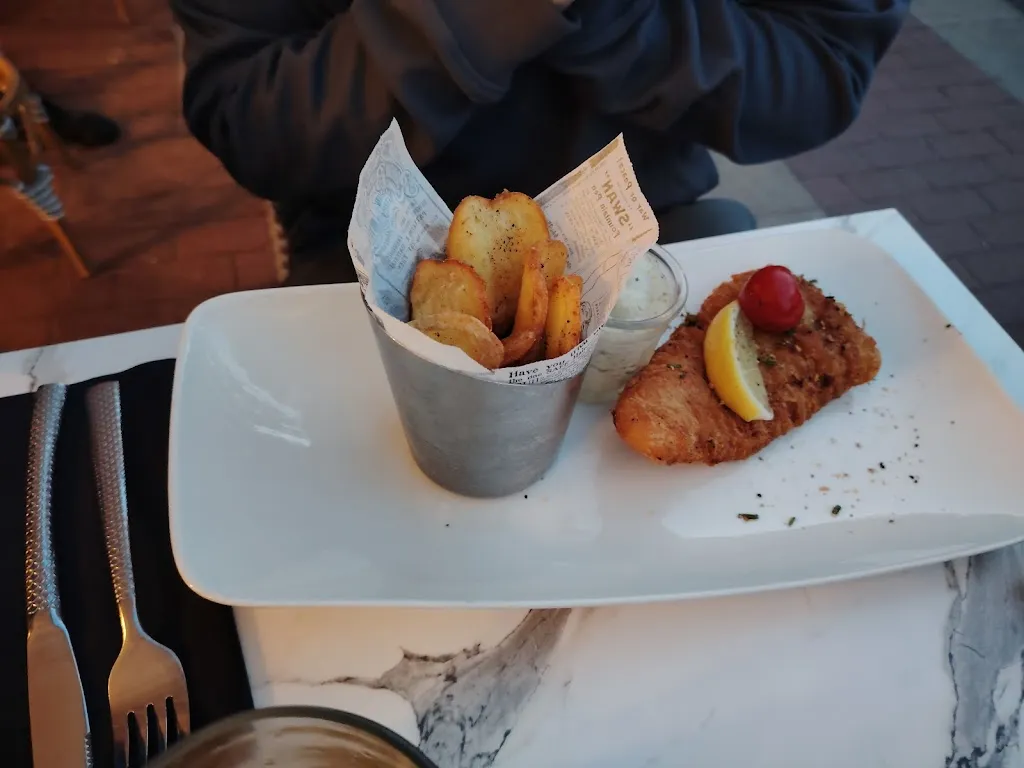 Mariya The Bulgarian chick_Maison du coquillage_Houlgate_review