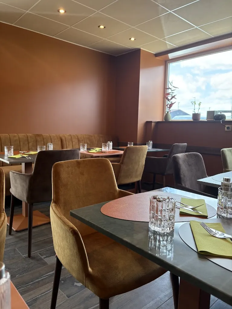 La Joly Table restaurant in Ifs