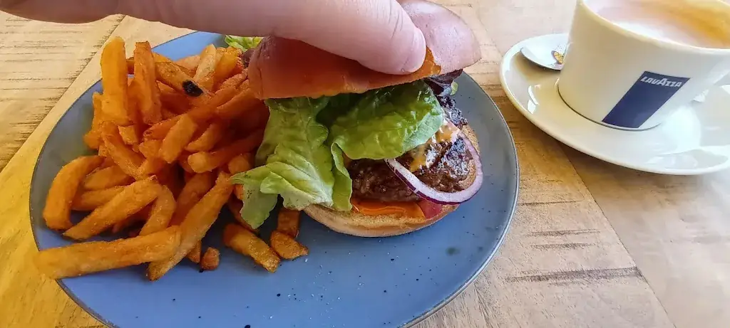 Victoria Bradshaw_La Paillote de Jullouville_Jullouville_review