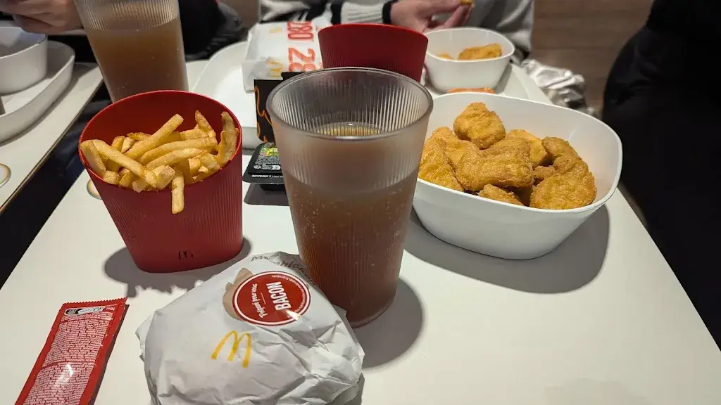 Tânia Teixeira_McDonald's_Isigny-sur-Mer_recensione