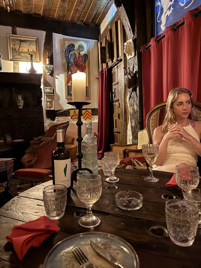 Kéran Rochut_Bar à vins - La cour du Roi_Ivry-la-Bataille_recensione