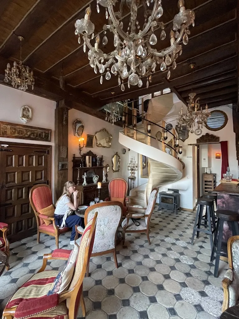 Bar à vins - La cour du Roi_Ivry-la-Bataille_slider_image_1