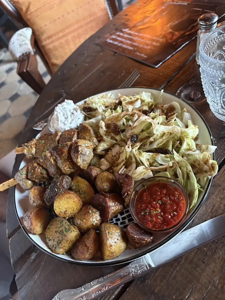 Bar à vins - La cour du Roi_Ivry-la-Bataille_slider_image_3