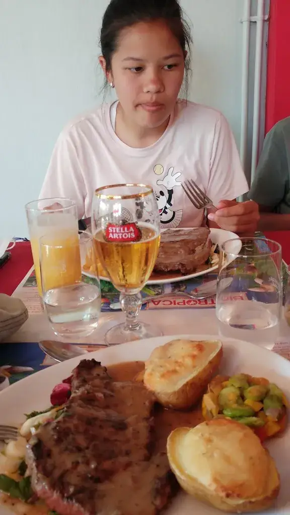 Albert Lieuw_La Grillade_Tancarville_review