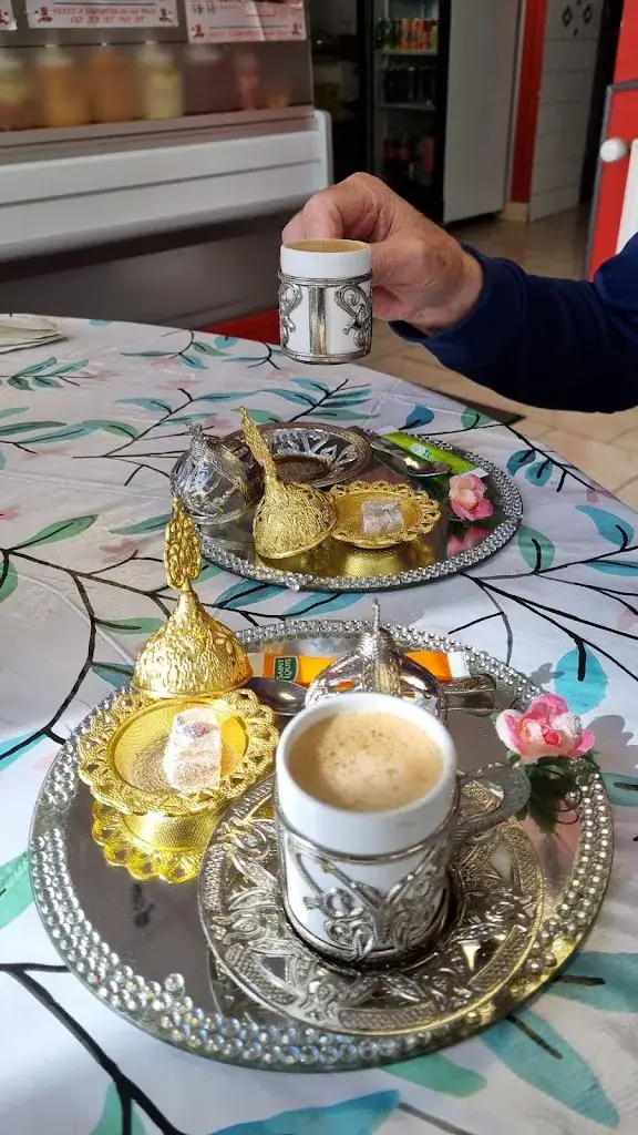 Sheree Sartain_Adana kebab_Ferrière-aux-Étangs_recensione