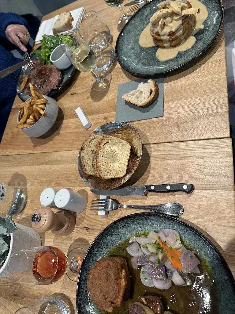 Joëlle SENDER_Le Quatre_Macé_review