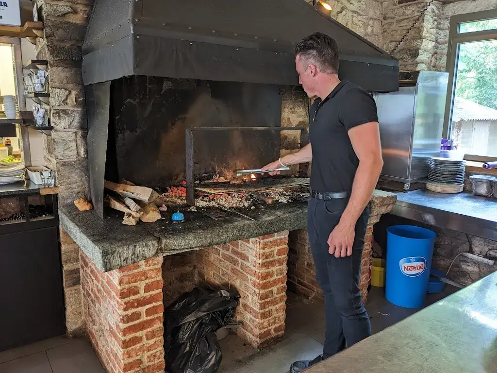 Eugene Wallace_La Pierre a Feu_Cherbourg-en-Cotentin_review