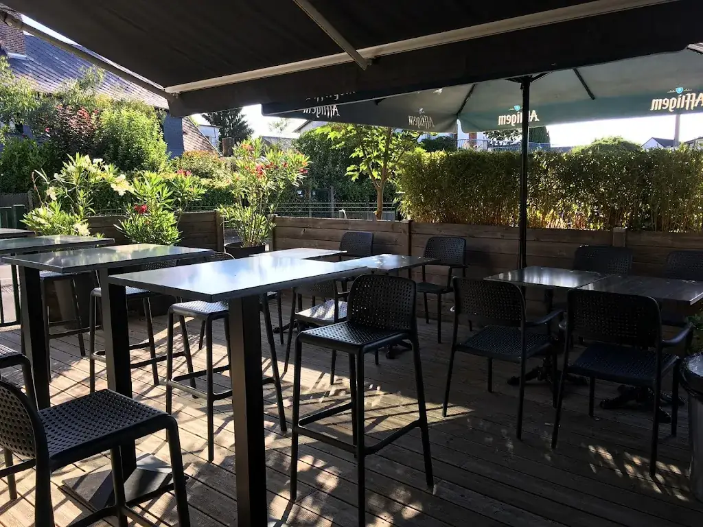 Les Chasseurs restaurant in Vaupalière