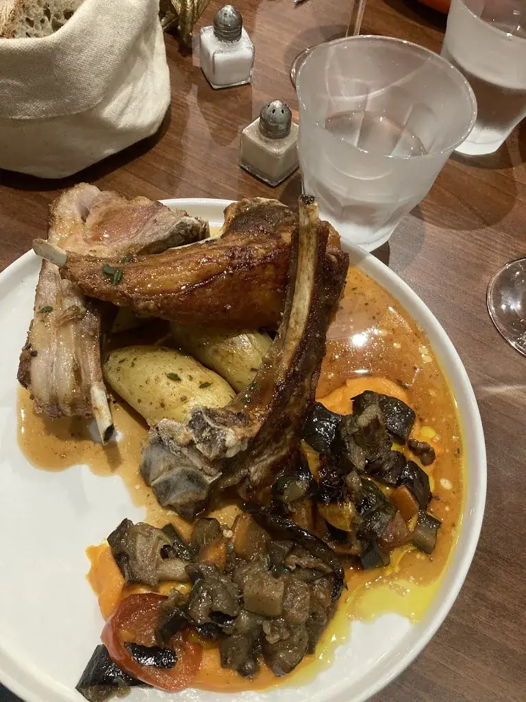 Jonathan Woodcock_La Marine_Langrune-sur-Mer_review